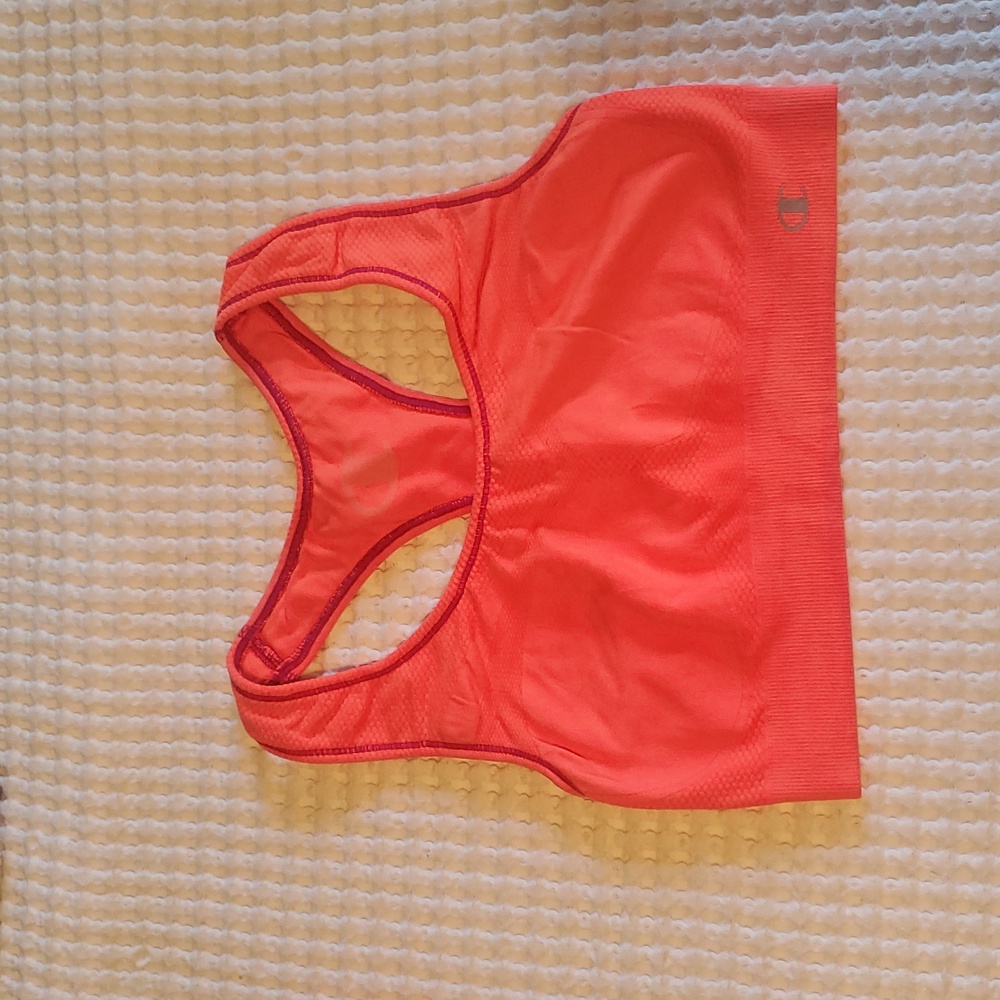 6 Sports Bras - Picture 2 of 8